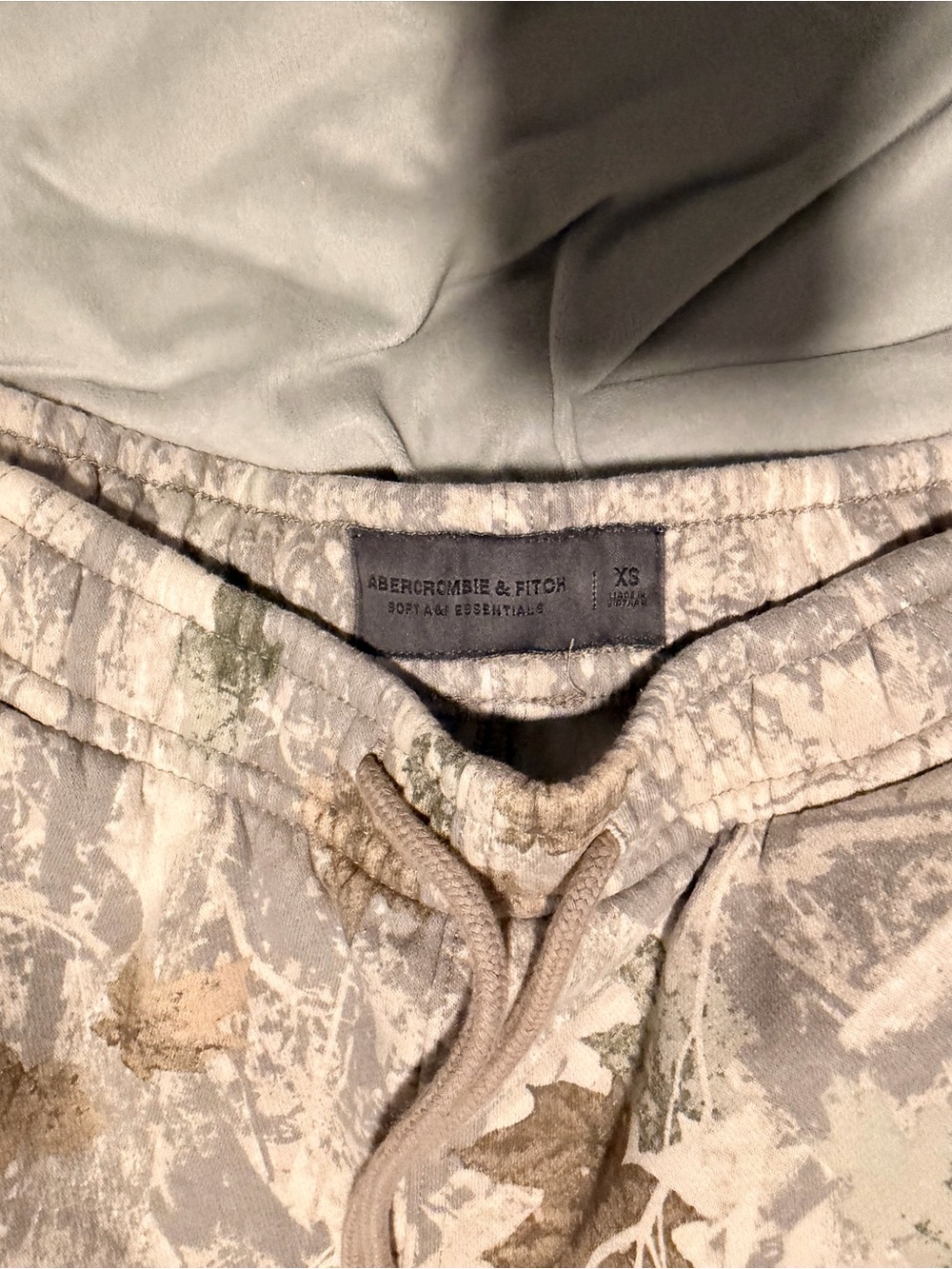 Abercrombie & Fitch Light Gray Leaf-Print Athletic Shorts - Picture 3 of 3